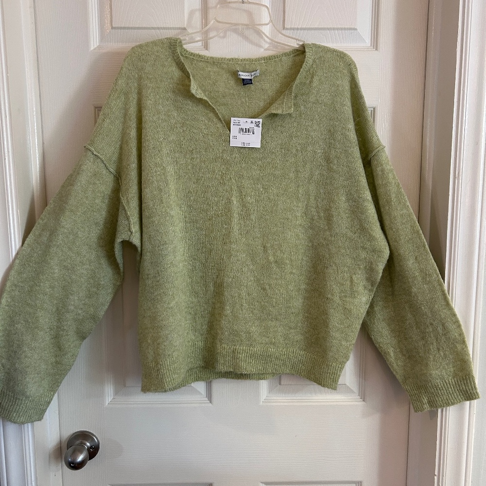 American Eagle Lightweight Sweater, Medium